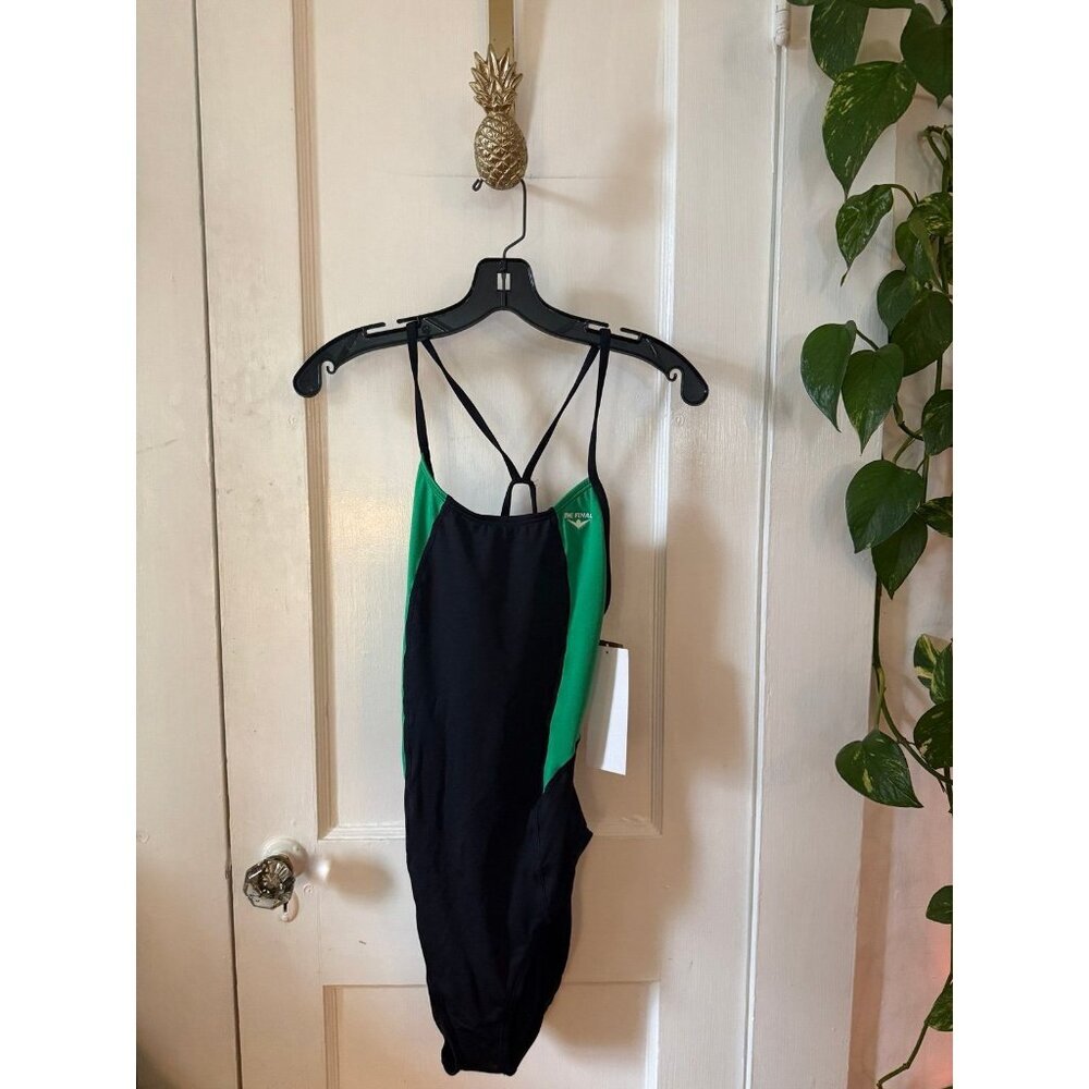 The finals women’s size 38/large swimsuit new with tags